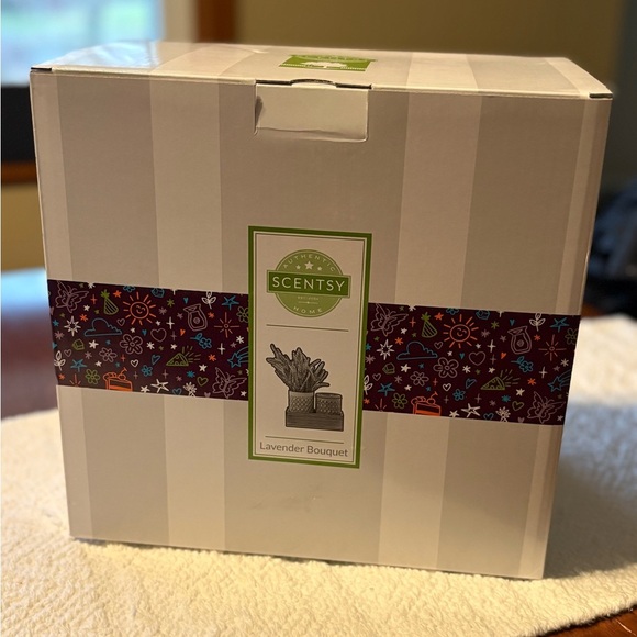 🪻 Discontinued Scentsy Lavender Bouquet Full Size Warmer - Picture 3 of 6